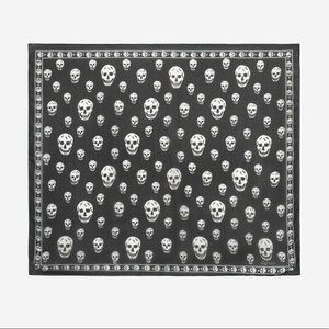 Alexander McQueen Classic Silk Scarf in Black